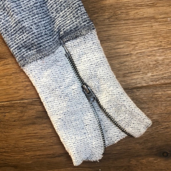 sweater - Picture 3 of 4